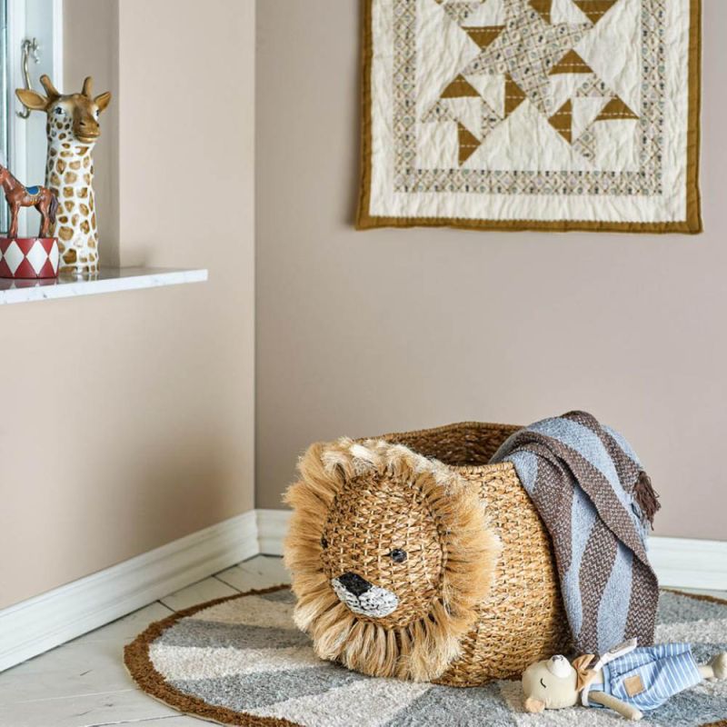 Rattan-like storage basket with lion face on front