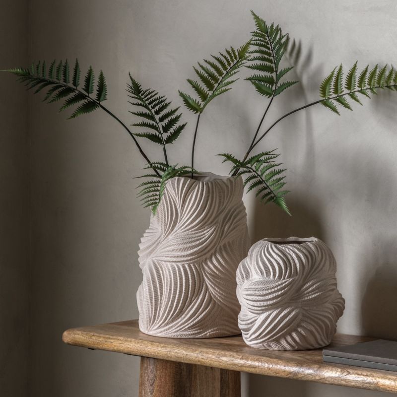 Small ceramic vase which evokes natural forms of nature