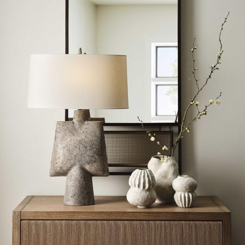 Table lamp with symmetric arrowhead silhouette