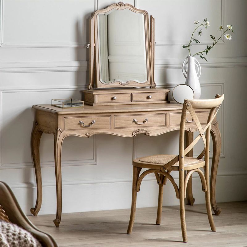 Wooden dressing table in traditional style with three useful drawers